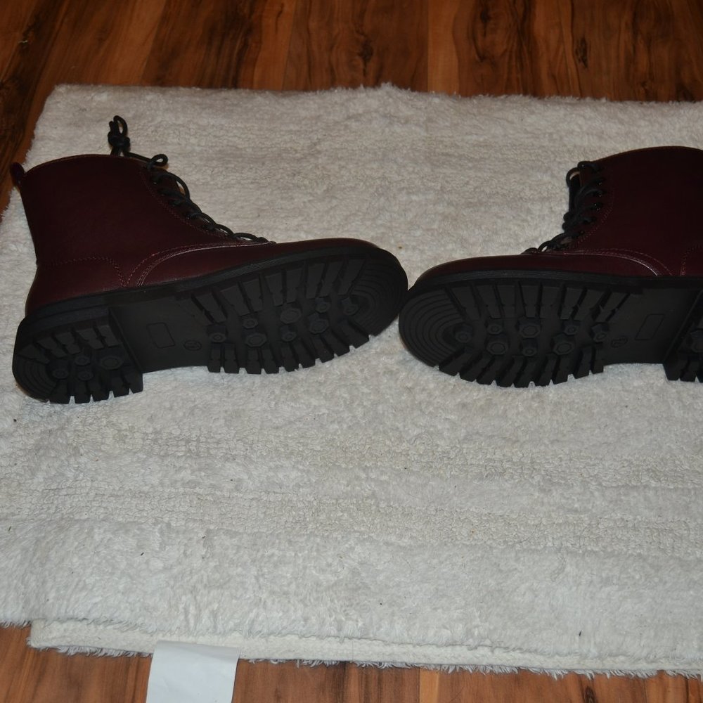 NWT and Box SO Reindeer Combat Boots in Burgundy